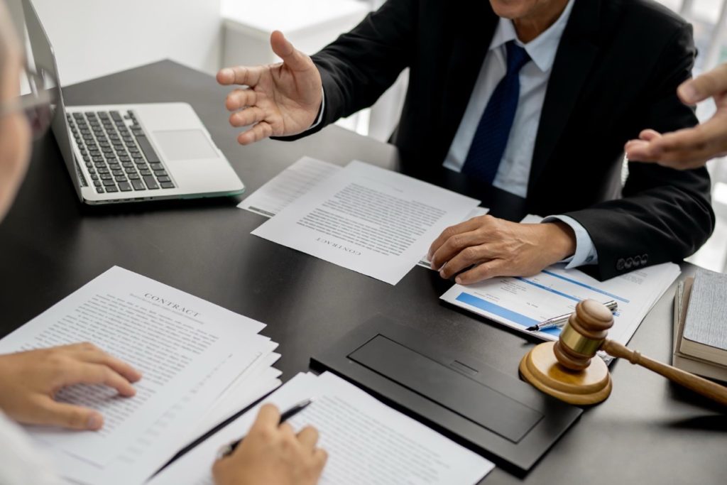 Adwokaci, jako osoby wykonujące profesję zaufania publicznego, są zobowiązani do świadczenia swoich usług z należytą starannością