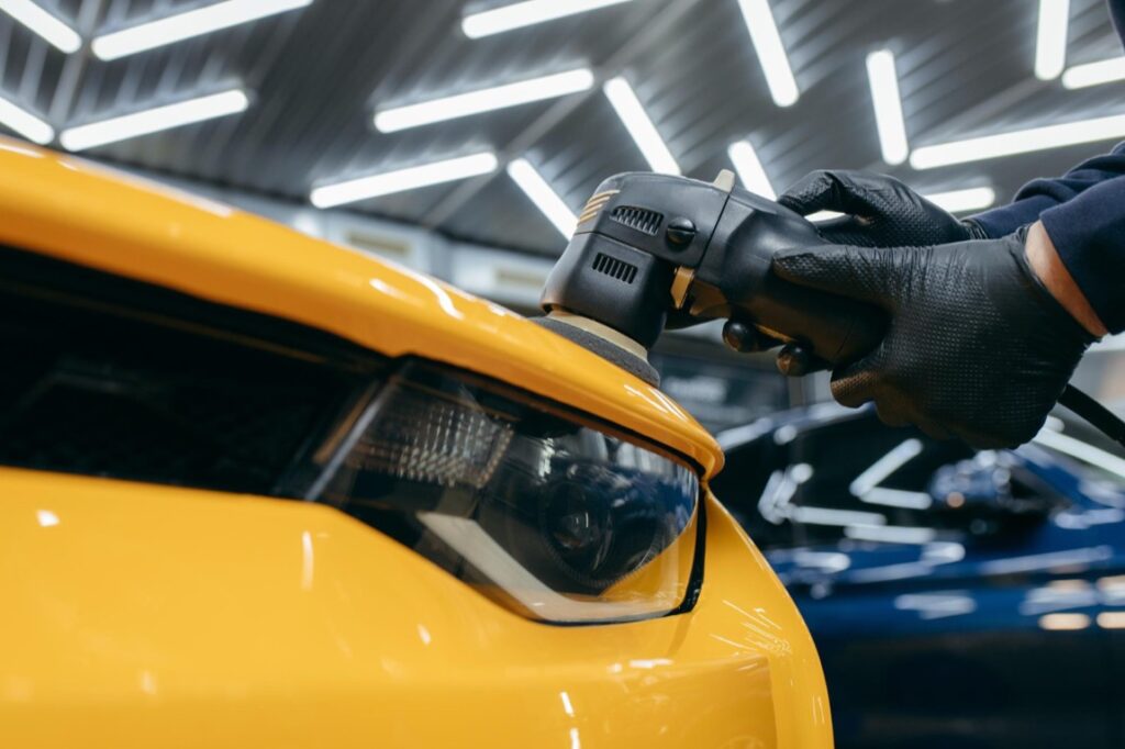 Polerowanie samochodu to nie tylko kwestia estetyki, ale również ochrona lakieru i podniesienie wartości pojazdu