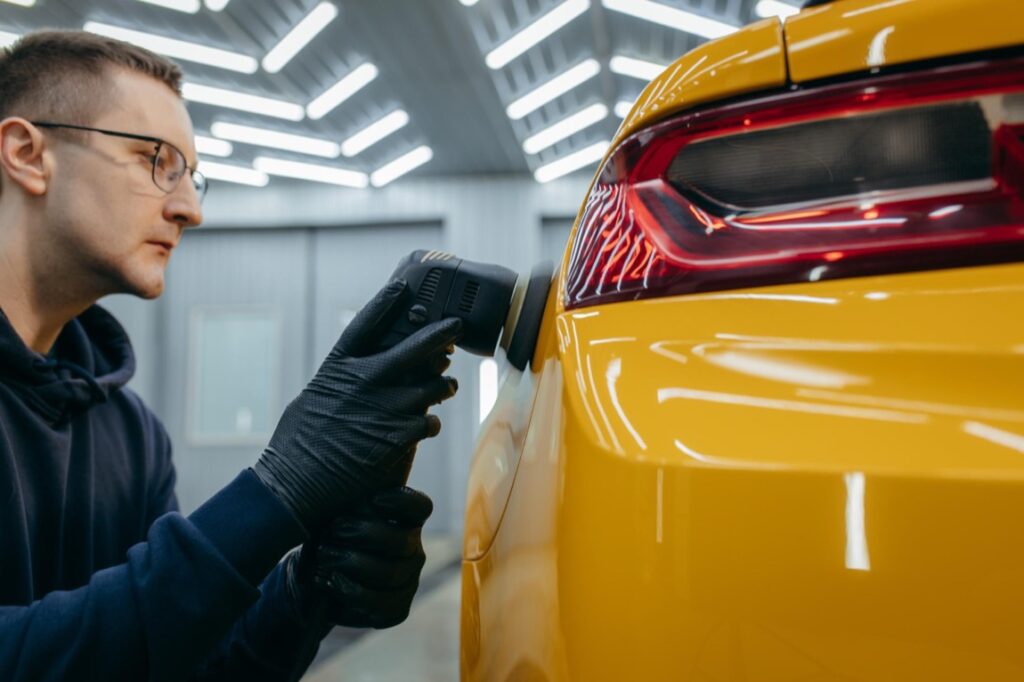 Polerowanie samochodu to nie tylko kwestia estetyki, ale również ochrona lakieru i podniesienie wartości pojazdu